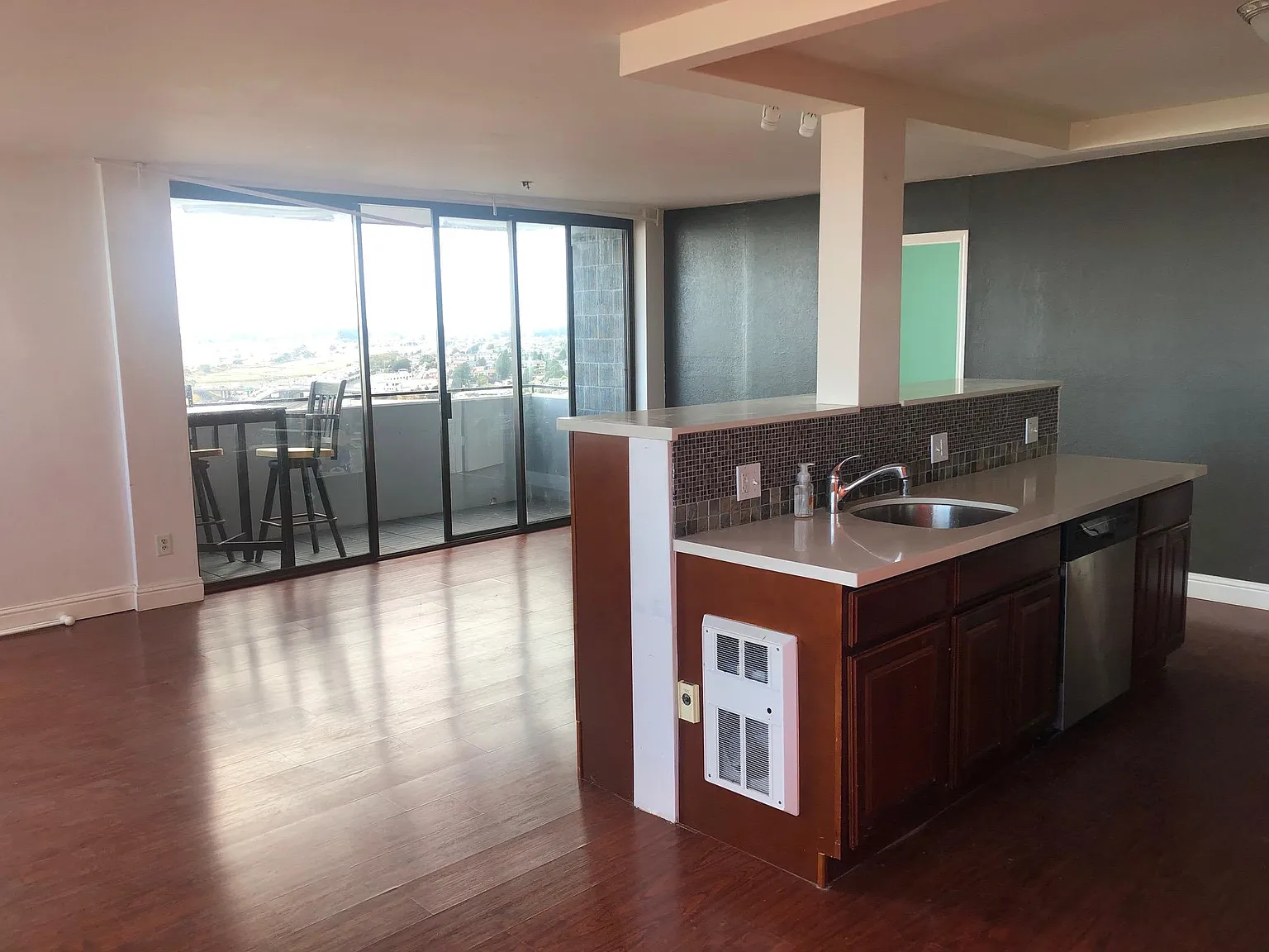555 Pierce St — Photo 4