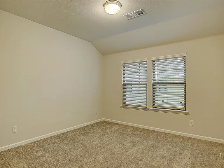 1946 Sweetwater Ln — Photo 18