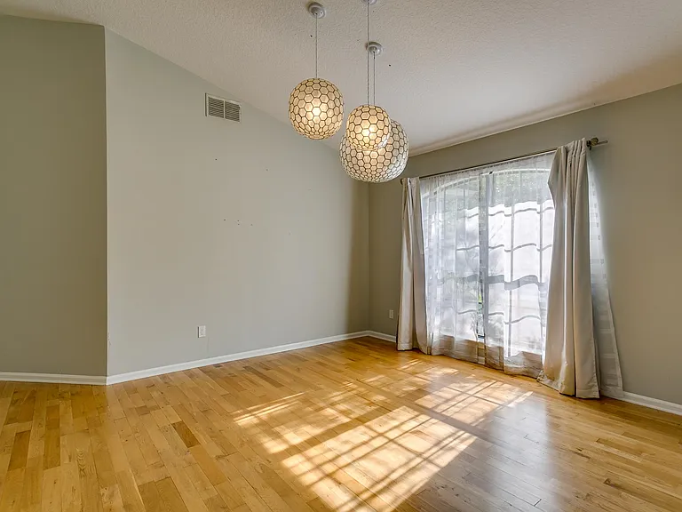 4430 Autumn River Rd E — Photo 5