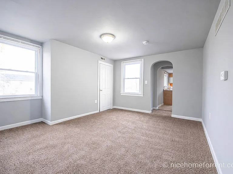 211 Front St #2 — Photo 2