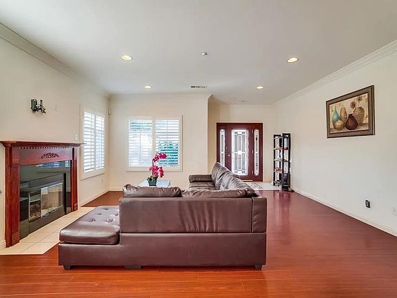 5th image of 414 N Sierra Vista St