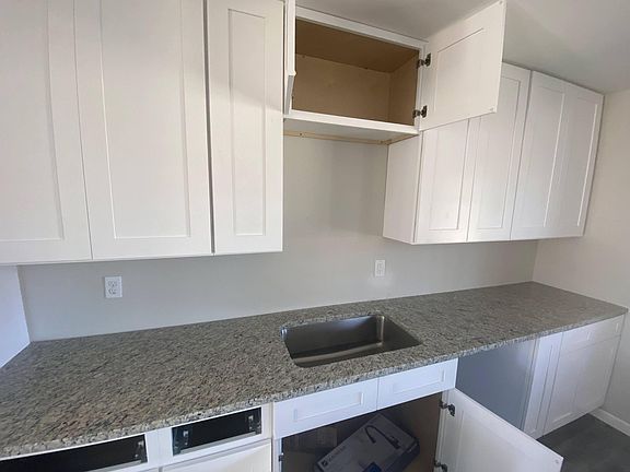 5th image of 3813 Newport Dr
