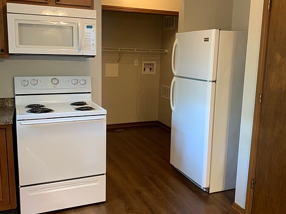 3rd image of 9922 Locust St #9922