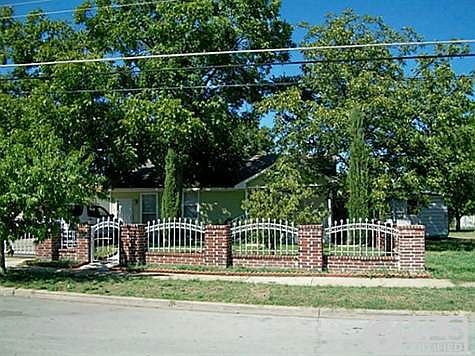 3rd image of 2551 Glenfield Ave
