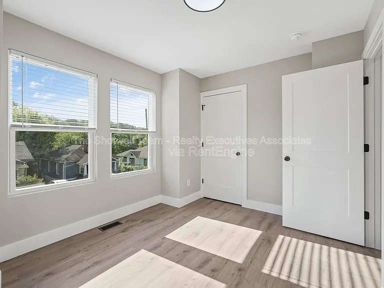 2711 Tarleton Ave — Photo 4
