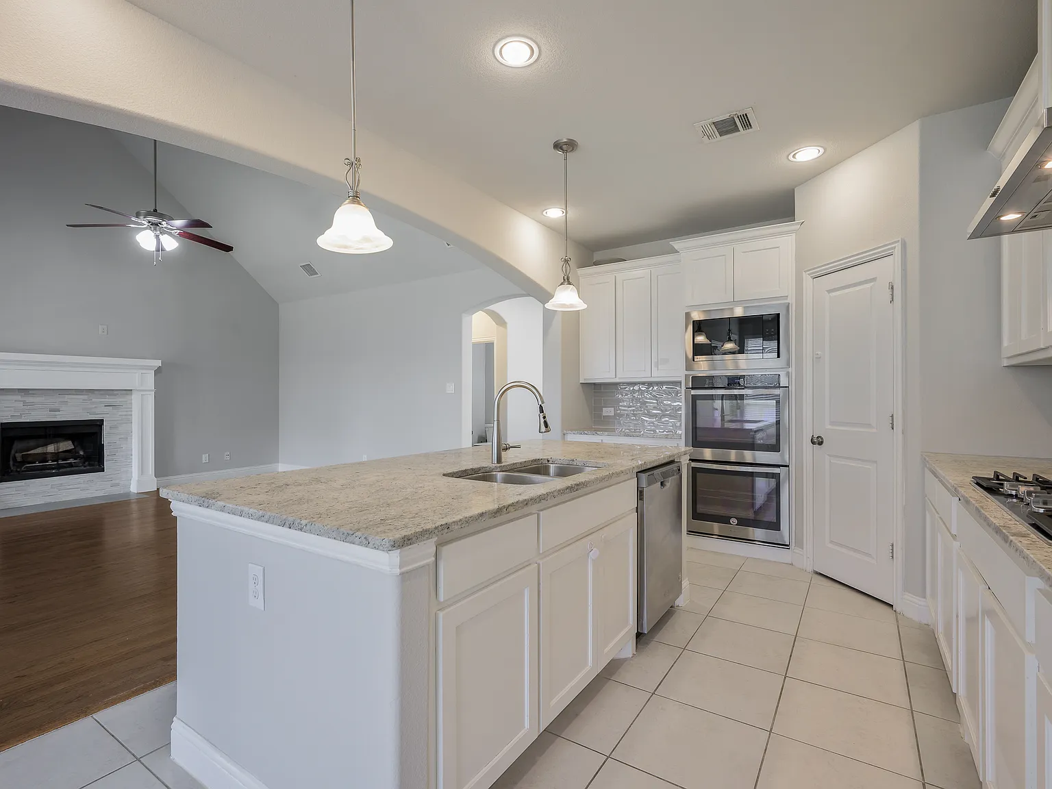 4 bed, 3.5 bath, 3045 sqft, $3,395 — Photo 3