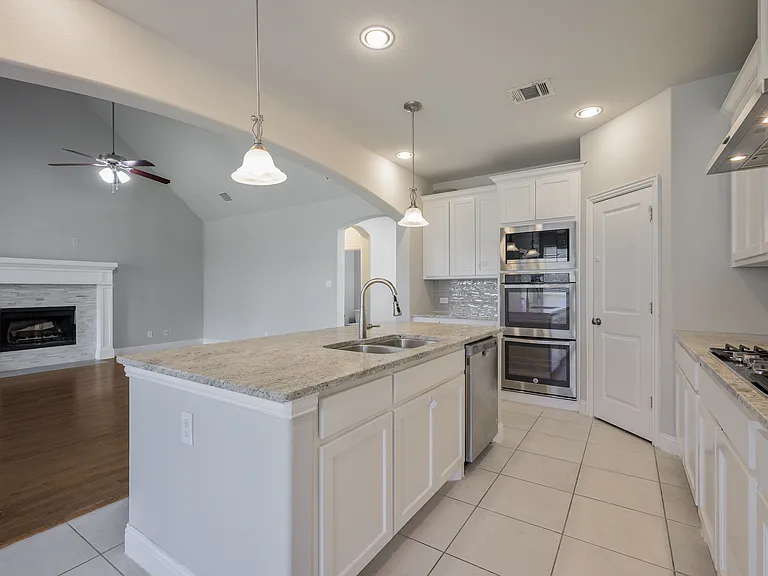 9724 Excursion Dr — Photo 3