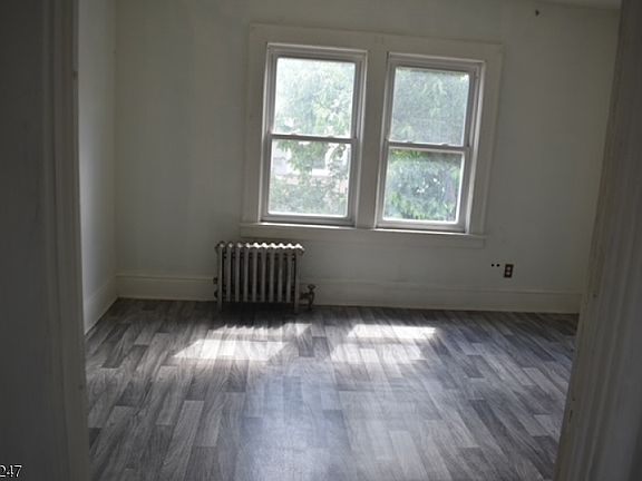 4th image of 852 Paulison Ave