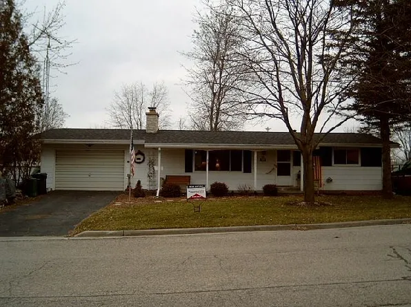 211 E Cherry St, Fox Lake, WI 53933