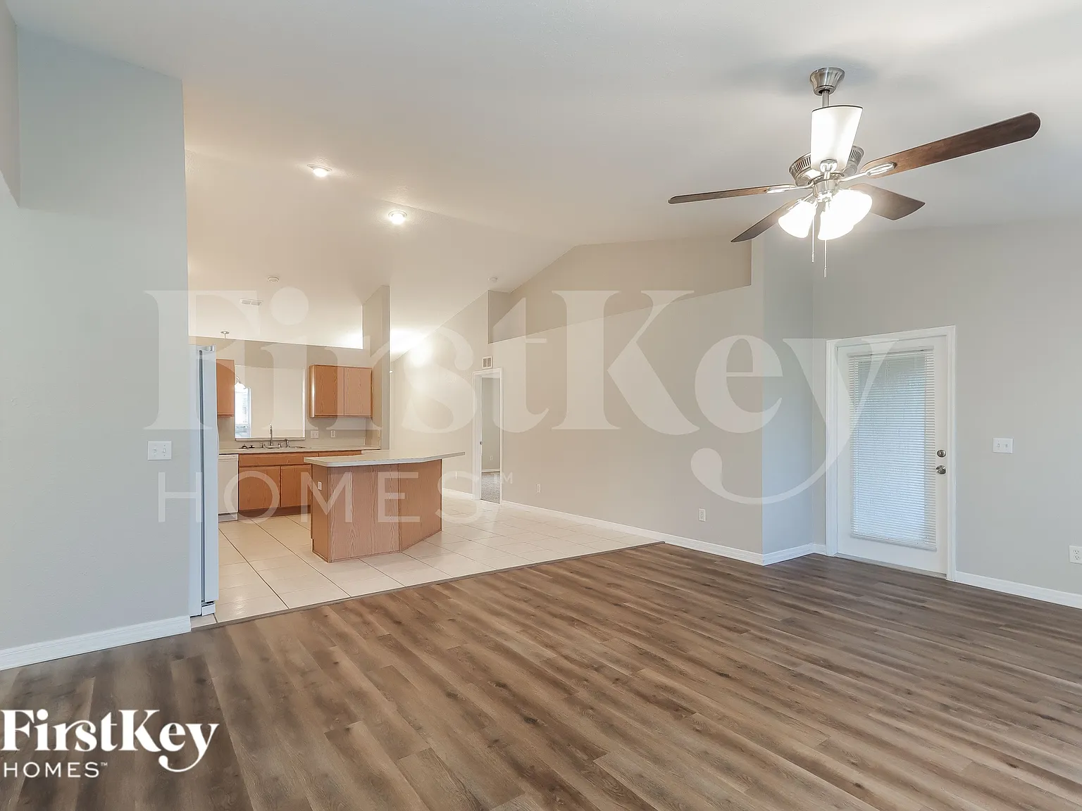 3 bed, 2.0 bath, 1665 sqft, $2,240 — Photo 3