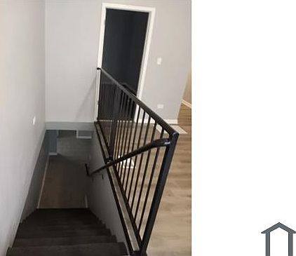 2nd image of 4037 S Prairie Ave #1