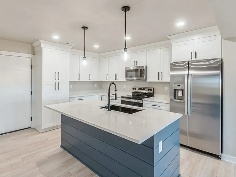 14210 Springbrook Trl — Photo 2