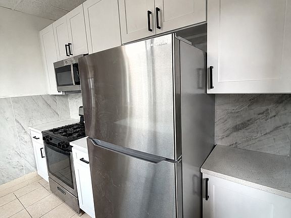 2nd image of 2927 Brownsville Rd #3