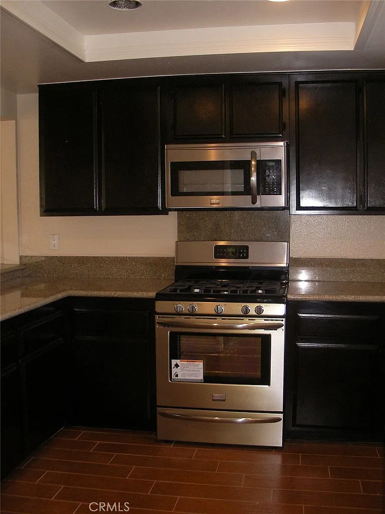 3 bed, 1200 sqft, $4,500 — Photo 3
