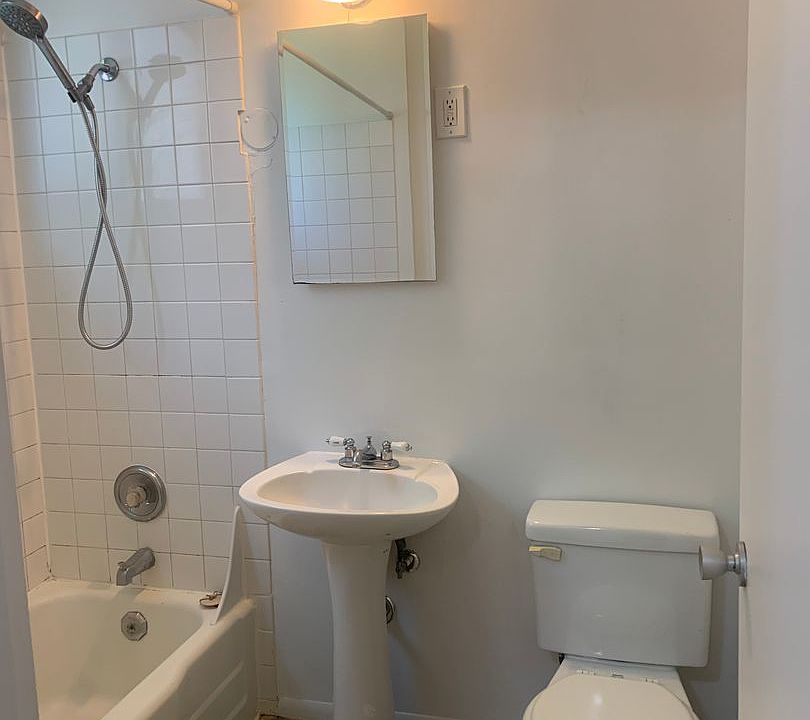 1st image of 6547 4th Ave NE APT 6