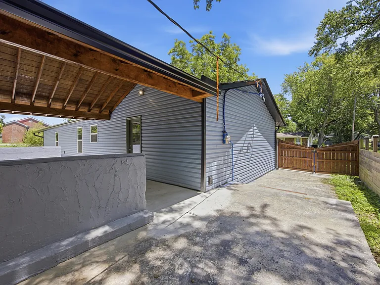 7713 Canyon Dr — Photo 28