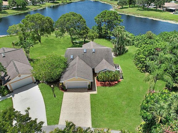 2nd image of 4138 Grovepark Ln