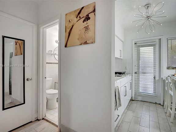 3rd image of 761 Euclid Ave #7