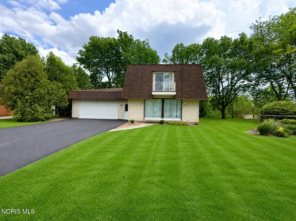 443 Overlook Dr, Waterville, OH 43566