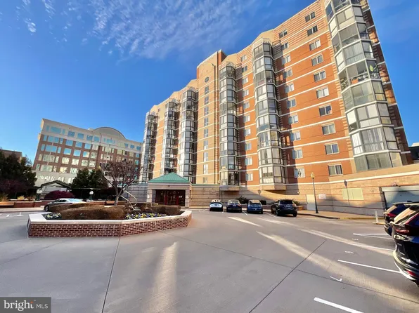 24 Courthouse Sq APT 811, Rockville, MD 20850