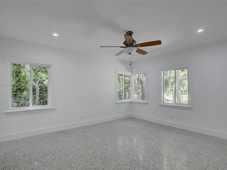 616 SW 11th Ct — Photo 25