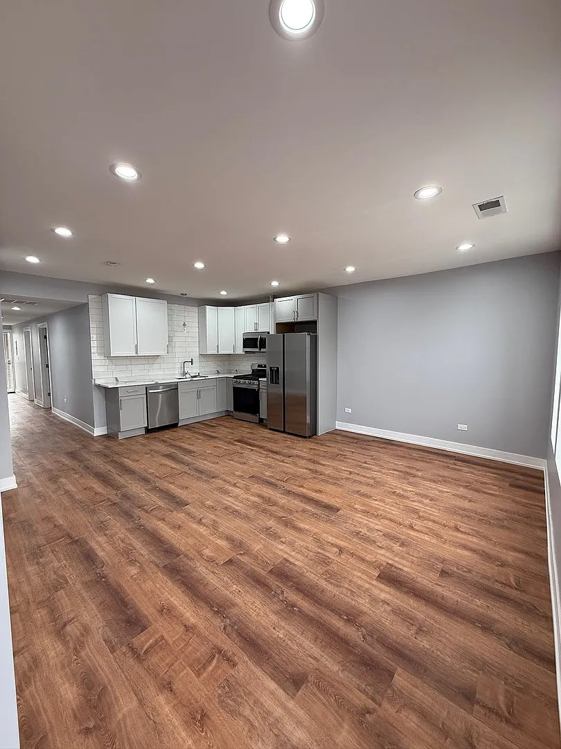 2 bed, 955 sqft, $2,450 — Photo 2