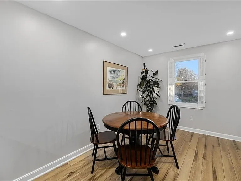 208 Marlborough St #4 — Photo 12