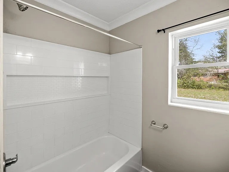200 Spencer Dr — Photo 32