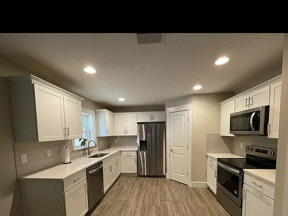 2nd image of 3836 Collins Rd