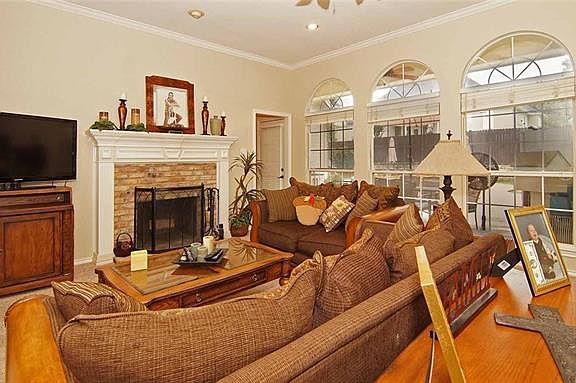 5th image of 1918 Basswood Ct