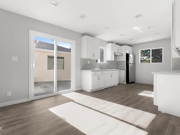 6256 Satsuma Ave — Photo 2