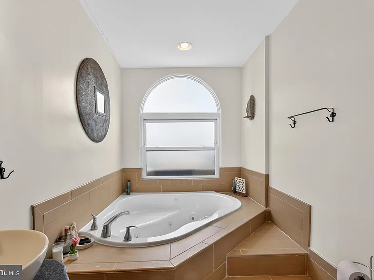 2053 E Sergeant St — Photo 24