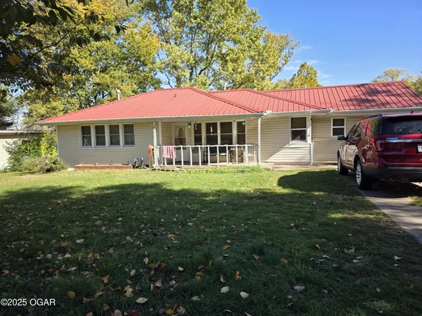 312 S Oak Ave, Aurora, MO 65605