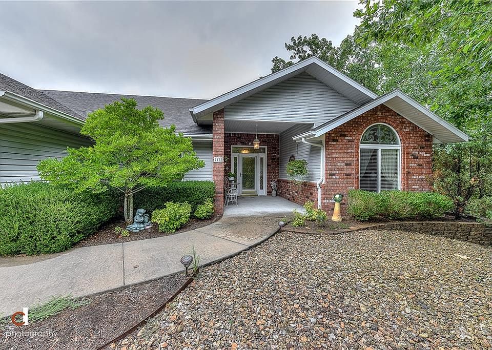 1st image of 42 Sidlaw Hills Dr