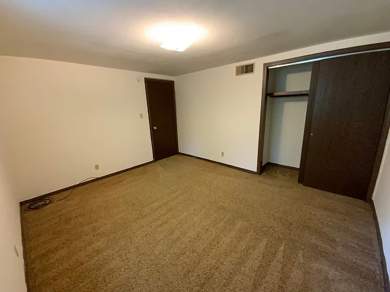 4405-4411 W Ludwick Blvd — Photo 11