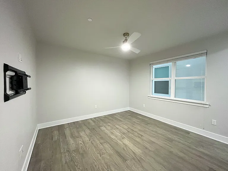 251 S Mill St #320 — Photo 37