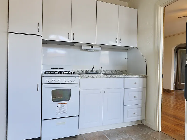 Apartments On Academy — Photo 33