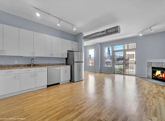 3rd image of 1631 S Michigan Ave APT 501