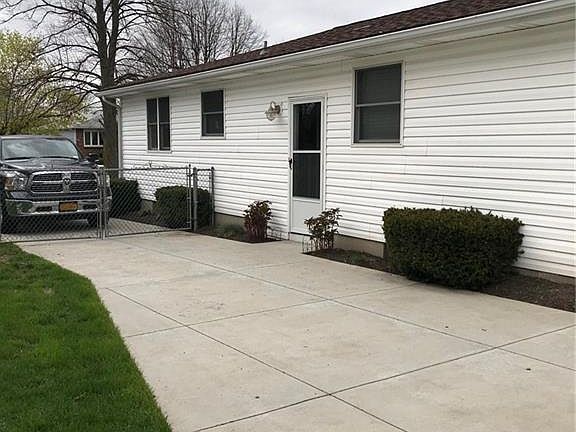 5th image of 41 Hillwood Dr