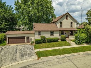 833 11th St, Monroe, WI 53566