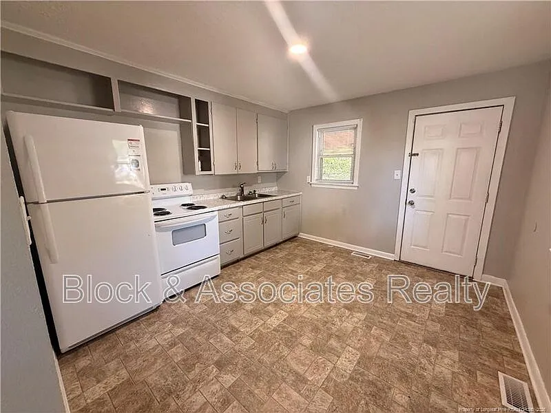 2 bed, 1.0 bath, 900 sqft, $985 — Photo 3