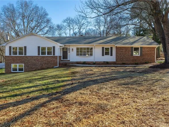 4715 Duffer Ln, Pfafftown, NC 27040