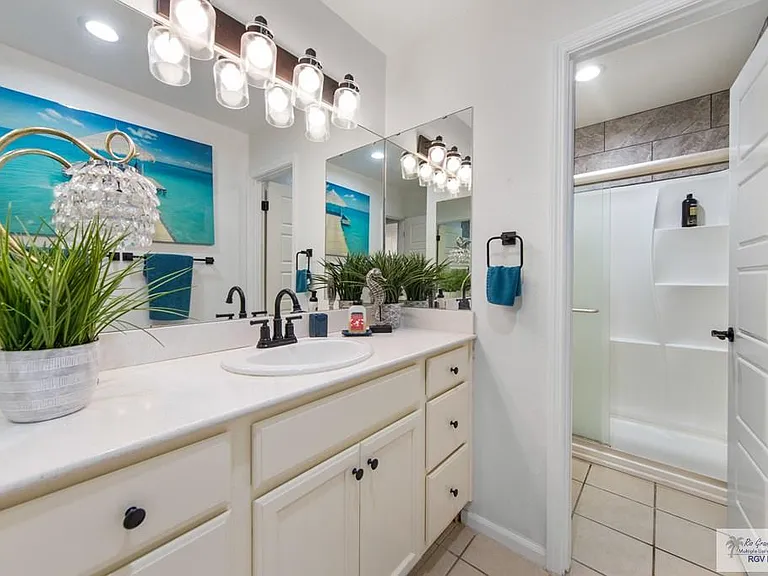 421 Mesquite Dr — Photo 13