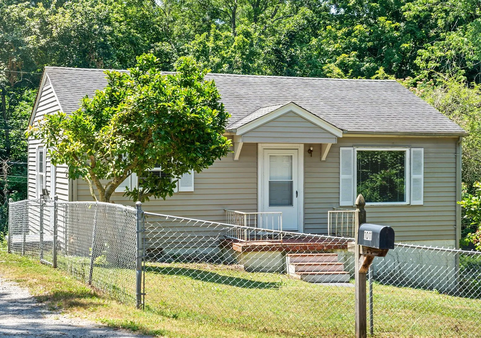 2 Bedroom 1 Bath Home For Rent Near Cumberland Drive! — Photo 2