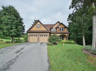 55 Woods End Trl, Boones Mill, VA 24065