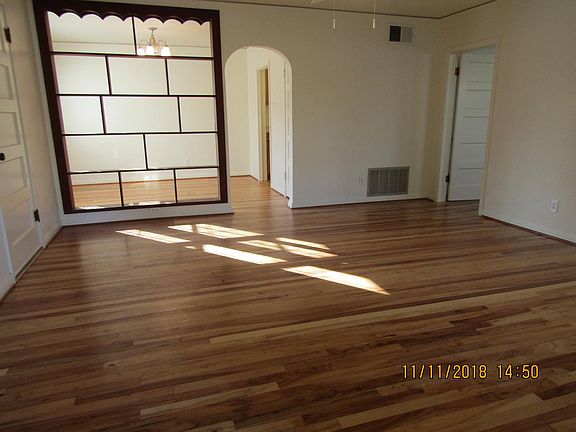 2nd image of 206 N Kansas Ave