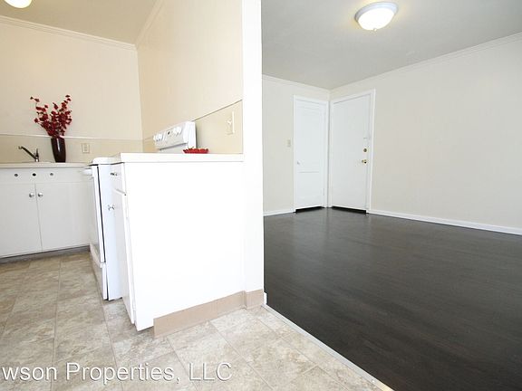 4th image of 2118 N 30th St Unit 13
