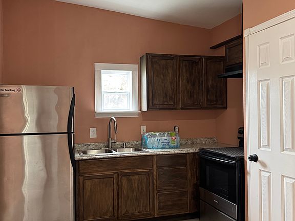 3rd image of 1521 Cambridge Dr #A
