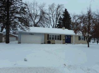560 4th St N, Winsted, MN 55395