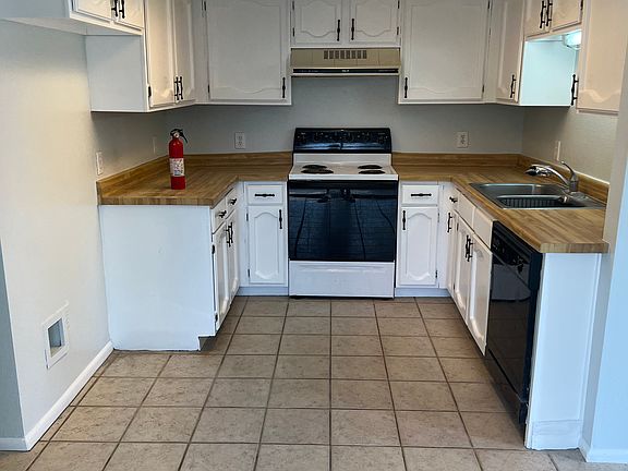 2nd image of 309 Ivy Ln #309